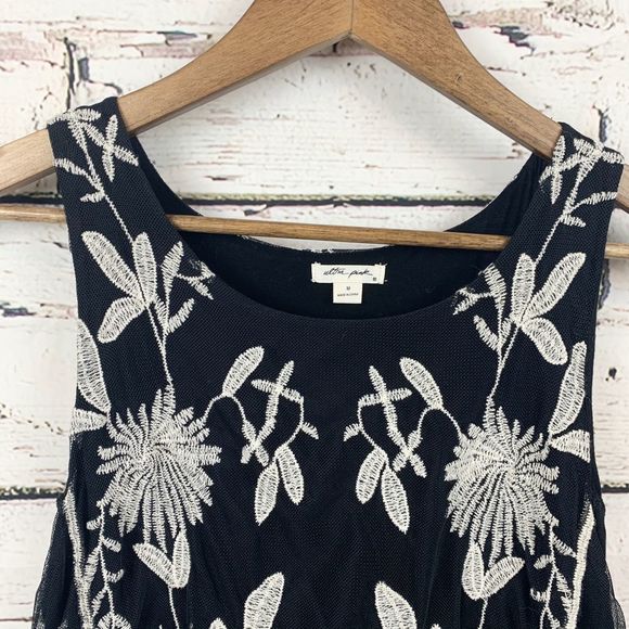 ULTRA PINK Floral Embroidered Tank - Picture 3 of 5